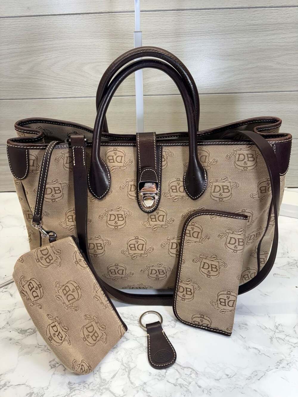 Dooney and Bourke bag set comes with glasses case ID...
